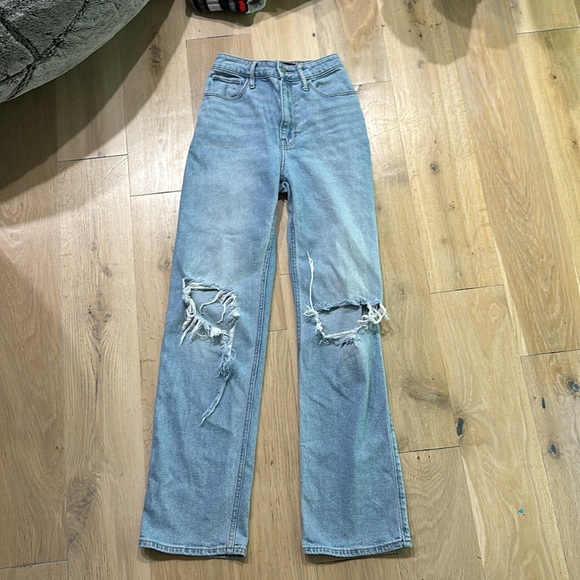 Hollister Ultra High Ride Dad Jeans Size 00R w23 L31 - Picture 1 of 3